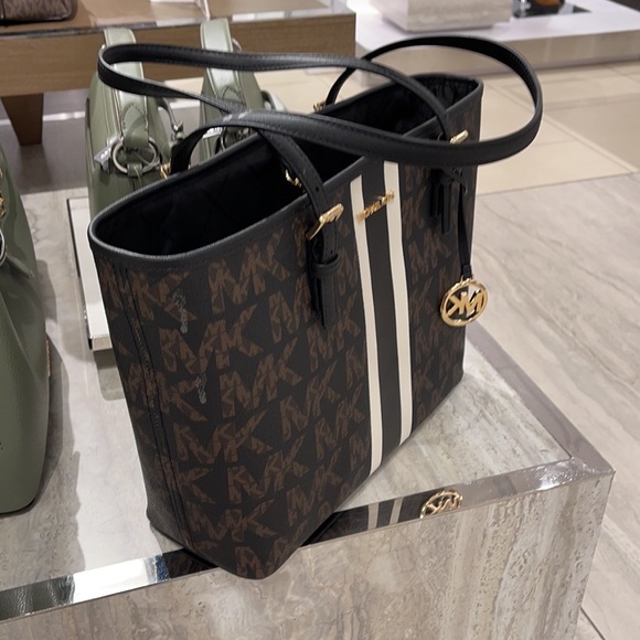 Michael Kors Jet Set Travel Medium Carryall Tote - Picture 5 of 16